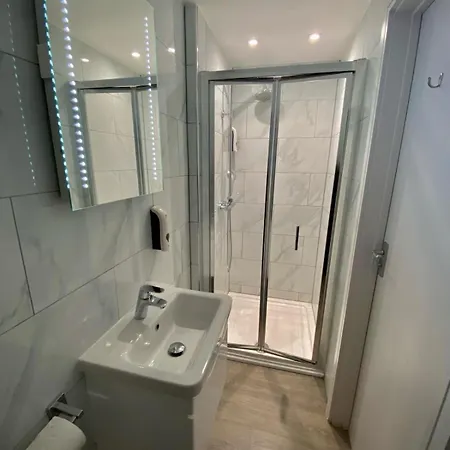 Holtwhites Hotel Enfield