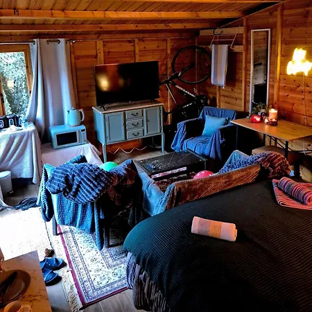 Holiday home Cosy With Free Parking Near London
