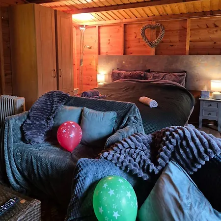 Cosy With Free Parking Near London *