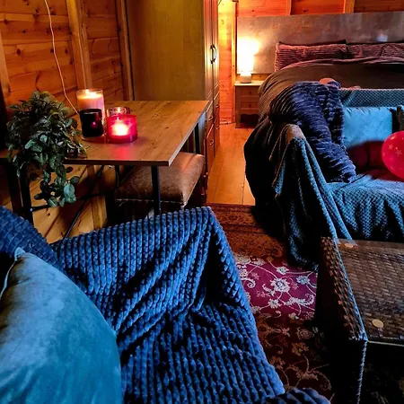 Cosy With Free Parking Near London