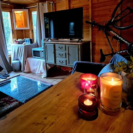 Cosy With Free Parking Near London Holiday home *