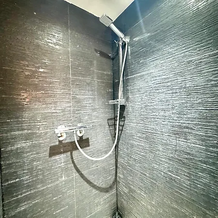 Chic 1 Bedroom By Wild Apartament *