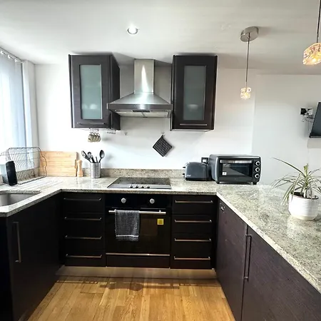 Chic 1 Bedroom By Wild Londyn