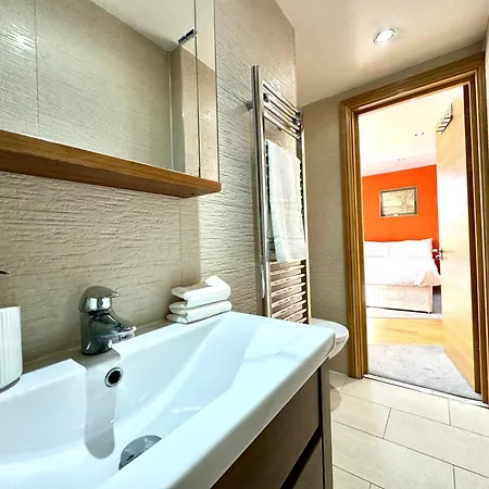 Chic 1 Bedroom By Wild