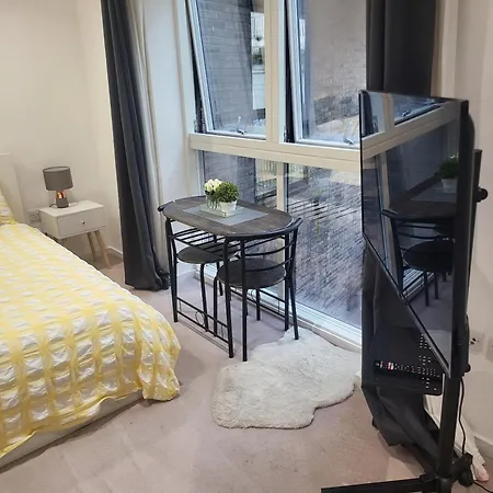 Kayz Lodge- Luxury Ensuite-private & Shared In A New House At The Olympic Village Overlooking Stratford Westfield And Tube Station *