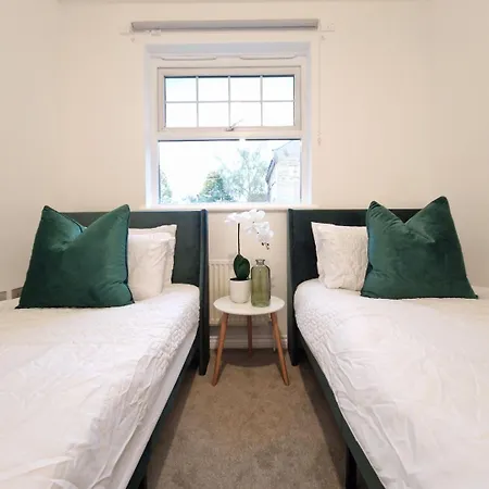 New Luxury Near Wembley - Free Parking & Wifi Apartment Edgware
