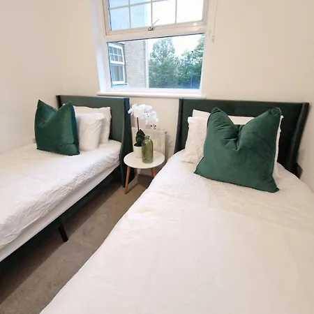 New Luxury Near Wembley - Free Parking & Wifi Edgware