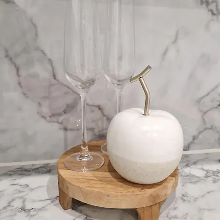 New Luxury Near Wembley - Free Parking & Wifi Apartment *