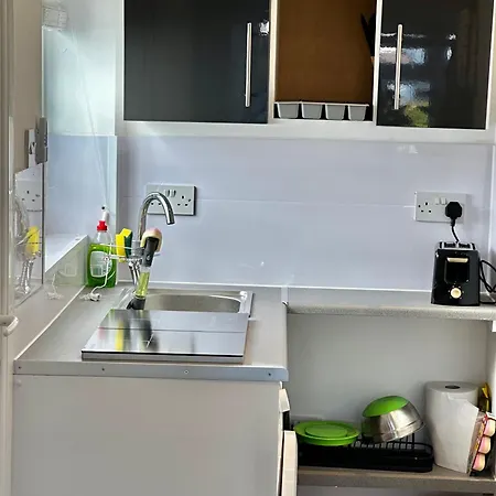 Guest house Cosy - Away From Carshalton