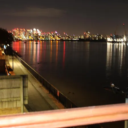 Amazing River View 2 Bedroom Apartment, Sleeps 6 , Balcony And Parking