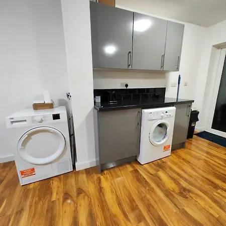 Enderley House Apartment *