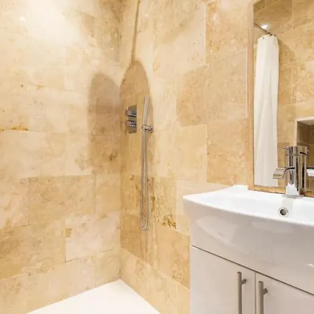 Kingswood Guest house Bromley