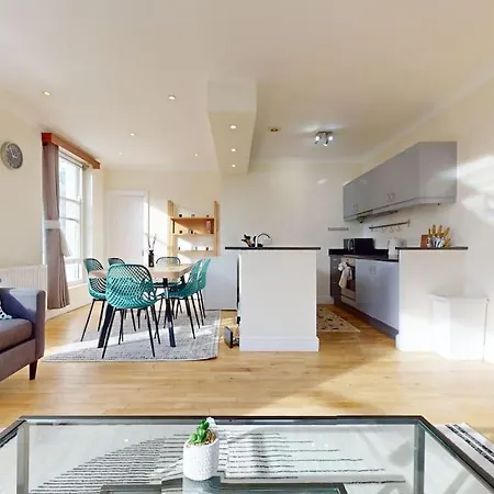 Charming And Bright Flat In Paddington! * London