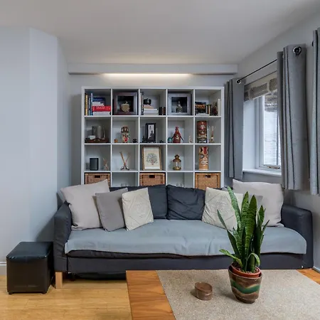 Modern Flat With Workspace Few Mins From Whitechapel Station London