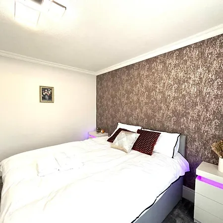 Two Bedrooms Newly Refurbished Flat In Hendon Central Apartment Edgware
