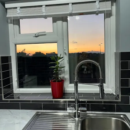 Two Bedrooms Newly Refurbished Flat In Hendon Central