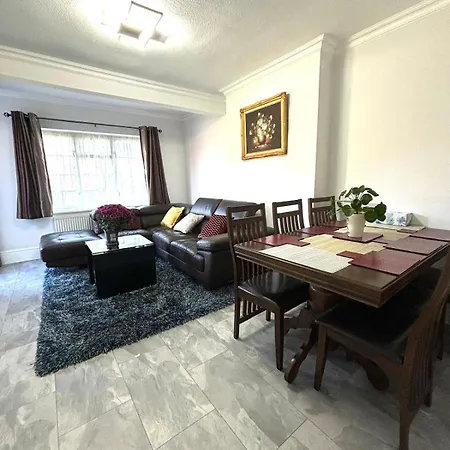 Apartment Two Bedrooms Newly Refurbished Flat In Hendon Central