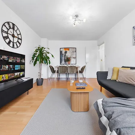 Kensington High Street - Serviced * London