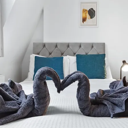 Kensington High Street - Serviced * London