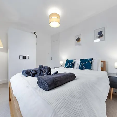 Kensington High Street - Serviced * London