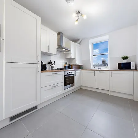 Kensington High Street - Serviced * London