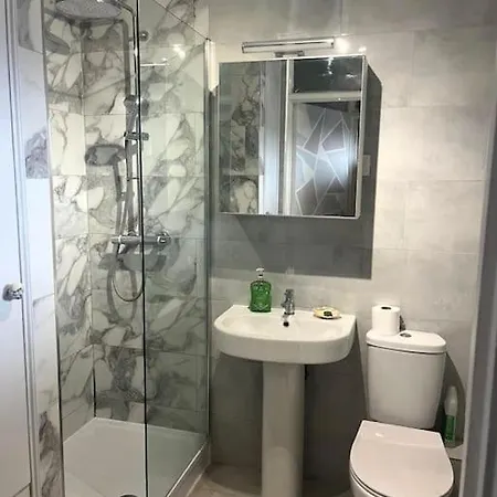 Cosy Flat In Romford, 30 Mins From London Friern Barnet