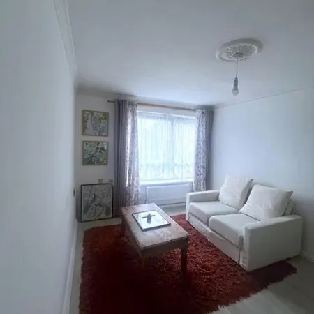 Cosy Flat In Romford, 30 Mins From London Apartment Friern Barnet