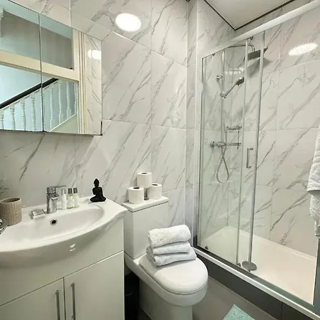 Oxford Street Beautiful Four Bedroom 빌라