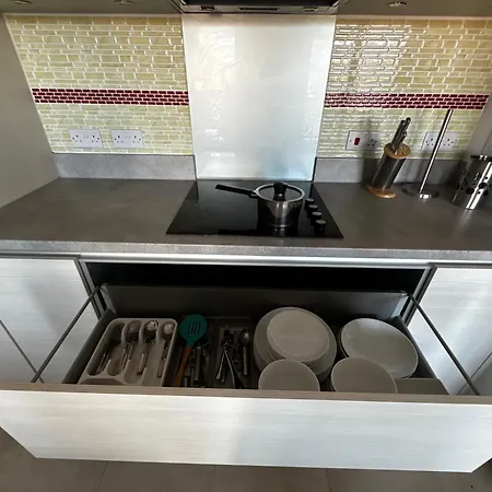 Apartment Entire Flat Custom House London