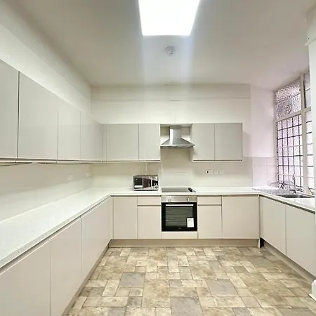 빌라 Oxford Street Beautiful Four Bedroom *