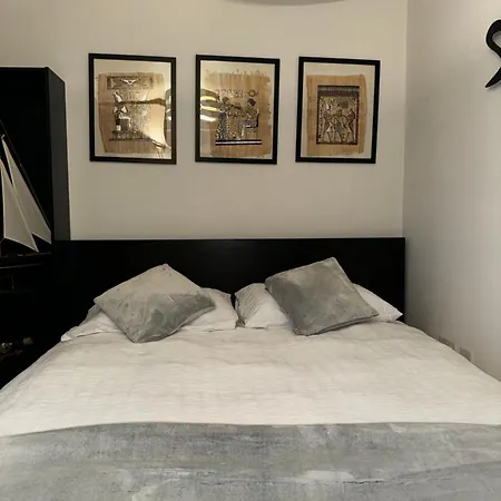 Entire Flat Custom House Apartment *
