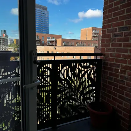 Apartment Entire Flat Custom House London