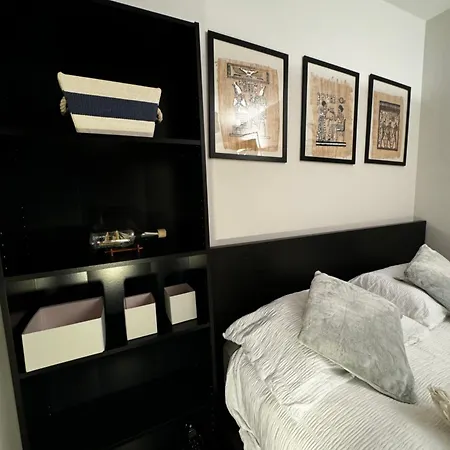 Apartment Entire Flat Custom House London