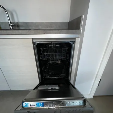 Entire Flat Custom House London