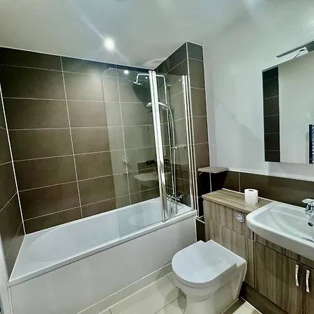 Luxury 2 Bed Entire Apartment-near Tube & Shopping Centre * Harrow