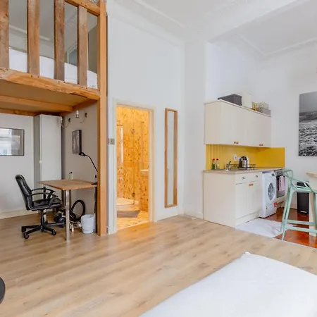 Charming Mezzanine Heart Of Paddington *