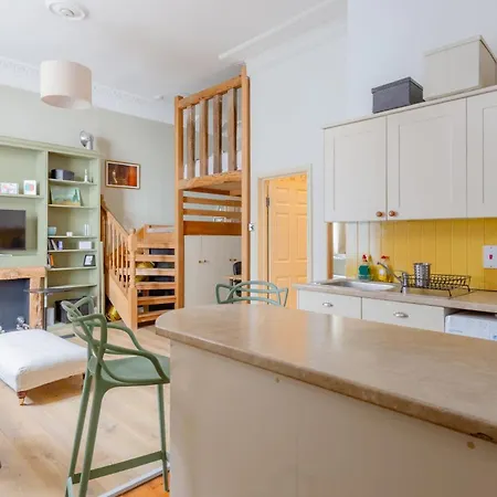 Charming Mezzanine Heart Of Paddington * London