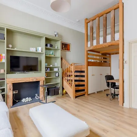 Charming Mezzanine Heart Of Paddington Apartment