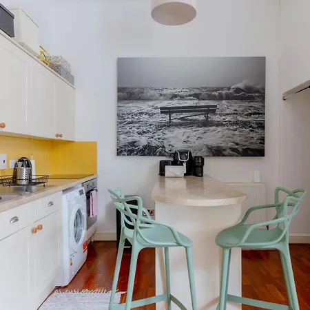 Charming Mezzanine Heart Of Paddington Apartment London