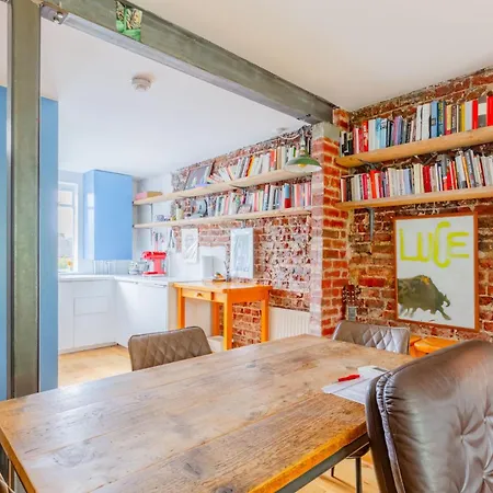 Chic 1bd Loft-style Flat Heart Of North Apartment London