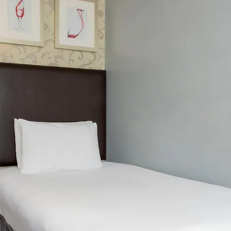 Hotel London Aerodrome Hotel, Bw Signature Collection London Borough of Croydon