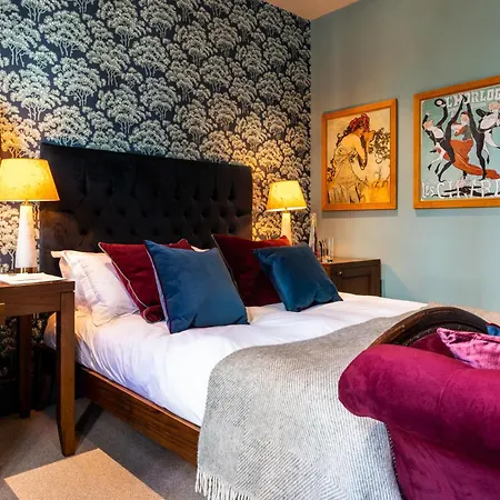Fox And Anchor Hotel