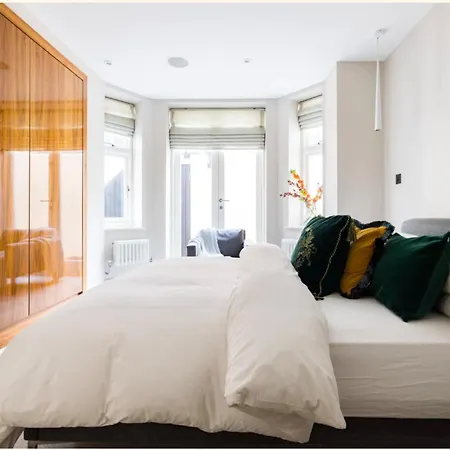 Sweet Hampstead Heath Apartment London
