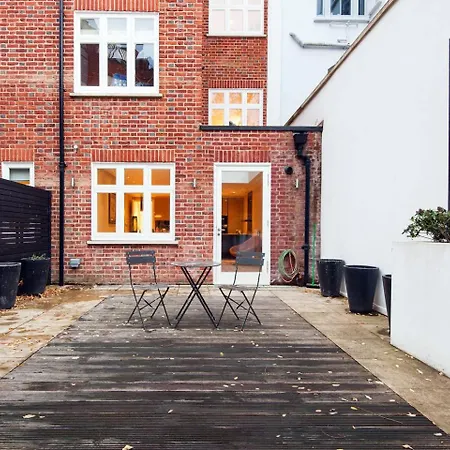 Sweet Hampstead Heath Apartment