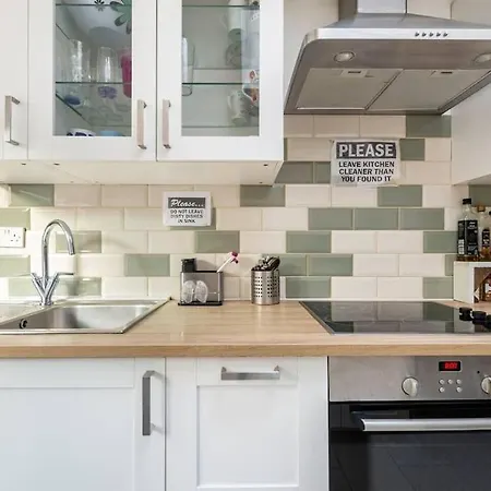 Cosy Double In Limehouse-stephney Homestay