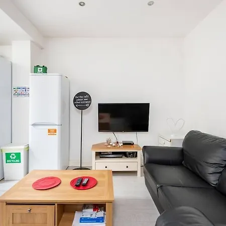 Cosy Double In Limehouse-stephney Homestay *