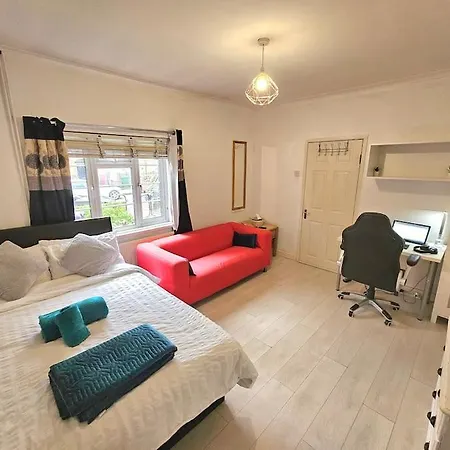 Cosy Double In Limehouse-stephney * London