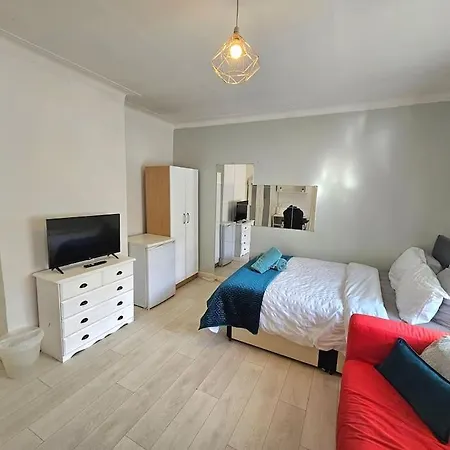 Cosy Double In Limehouse-stephney