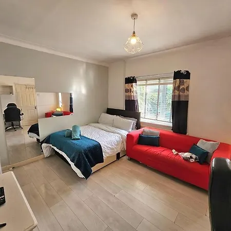 Cosy Double In Limehouse-stephney Homestay