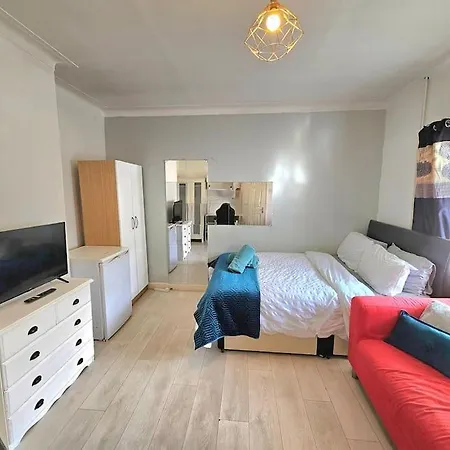 Cosy Double In Limehouse-stephney Homestay *